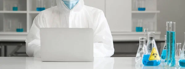 Epidemiological Researcher Virus Protective Cloth Typing Laptop Computer Laboratory Omicron — Stock Photo, Image