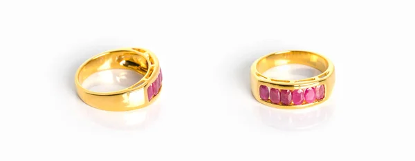 Ruby Πέτρες Κοσμήματα Πολύτιμους Λίθους Δαχτυλίδι Λευκό Φόντο Αντανάκλαση Συλλογή — Φωτογραφία Αρχείου