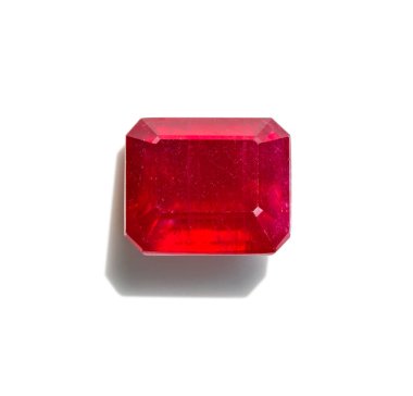 Beyaz arkaplanda kare şeklindeki Ruby taşını kapat.