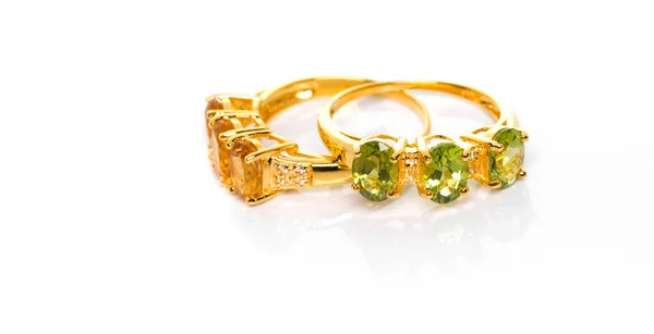 백색광에 다이아몬드 보석이나 반지가 액세서리 컬렉션 스튜디오 — 스톡 사진