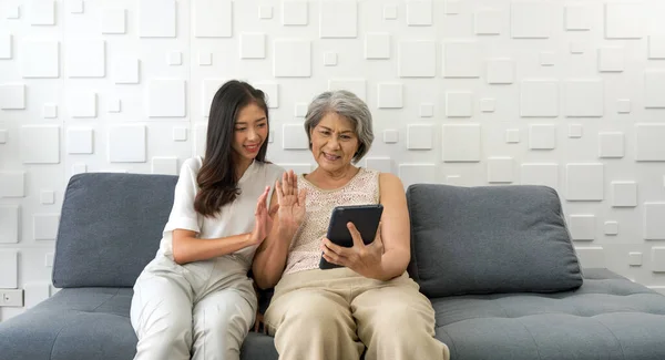 Young Asian Woman Her Grandmother Waving Hand Remote Communication Tablet — Stock Photo, Image