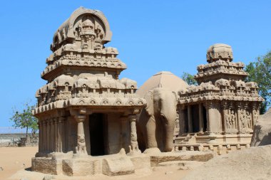 Pancha Rathas 'ın dış görünüşü (ayrıca Beş Ratha veya Pandava Rathas olarak da bilinir) Mahabalipuram, Tamil Nadu, Hindistan.
