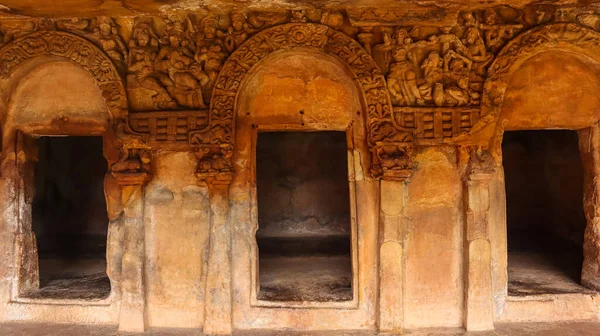 洞穴1 Rani Gumpha 皇后洞穴 Ramayana在门入口 Udaygiri洞穴 Bhubaneswar Odisha 等地雕刻的场景 — 图库照片
