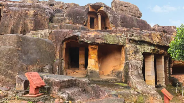 Jeskyně Thakurani Gumpha Udaygiri Caves Bhubaneswar Odisha Indie Dvoupodlažní Vykopávky — Stock fotografie