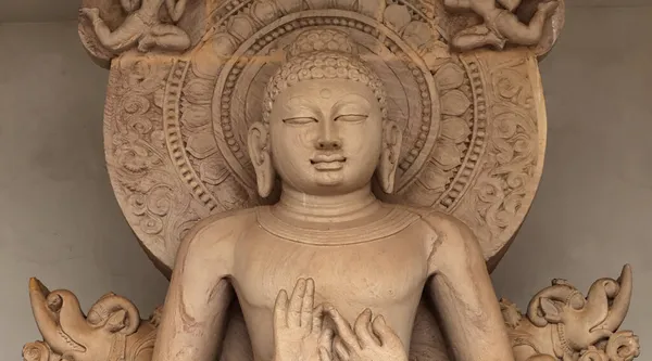 Socha Lorda Buddhy Požehnaném Držení Rukou Shanti Stupa Dhauli Giri — Stock fotografie