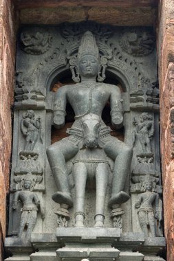 Akşam güneşi Astachala Surya heykeli Güneş Tapınağı 'nın kuzey duvarının üçüncü figürü, Konark, Odisha, Hindistan.