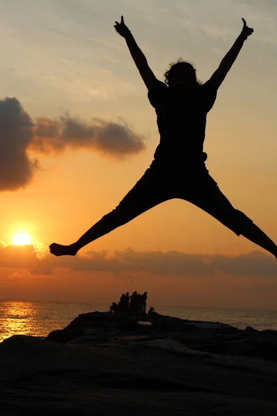 Silhouette Girl Jumping Serenity Beach Pondicherry Tamil Nadu India — Stockfoto