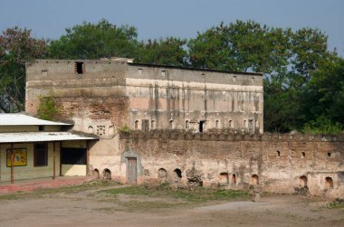 Kral Yashwant Rao Holkar 'ın doğum yeri olan Holkar Wada harabeleri Pune, Maharashtra, Hindistan yakınlarındaki Wafgaon' da yer almaktadır.