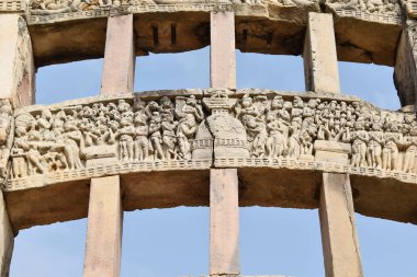 Stupa No. 3, Orta Mimar, Buda 'yı Chaitya ve İki Bodhi Ağaçları temsil ediyor. Sanchi anıtları, Dünya Mirası Sitesi, Madhya Pradesh, Hindistan. 