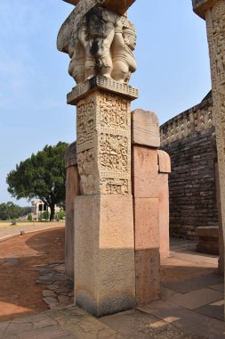 Stupa No 1, Batı Kapısı, Sol Sütun İç Paneli 1 Sama Jataka ve Panel 2 Muchalinda Jataka 