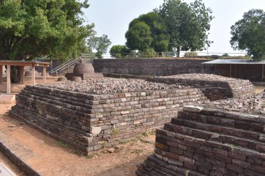 Yakın stupa kalıntıları, Sanchi - Budist kompleksi, Büyük Stupa, Sanchi anıtları, Dünya Mirası Alanı, Madhya Pradesh, Hindistan. 