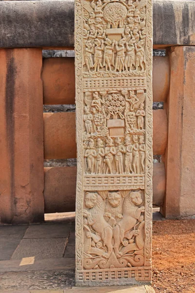 Stupa West Gateway Right Pillar Front Panel Muestra Tres Leones — Foto de Stock