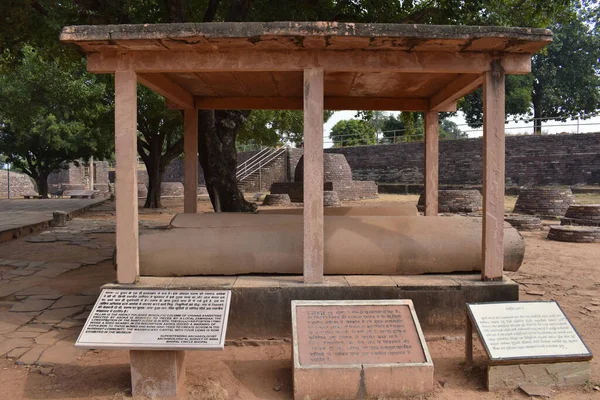 柱10高磨かれた旧石器時代の柱 世界遺産 インドのマディヤ プラデーシュ州サンチに建設 — ストック写真