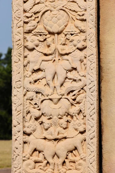 Stupa West Gateway Right Pillar Face Detalhes Esculpidos Animais Pessoas — Fotografia de Stock