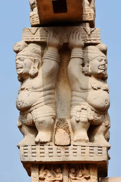 Stupa West Gateway Pillars Maiúsculas Mostrando Anões Segurando Pilares Património — Fotografia de Stock