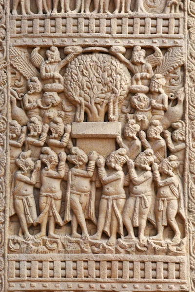 仏塔第1番 右の柱 パネル2 Adhyeshana主ブラフマ悟りの後に教えることを仏を確信した 世界遺産 サンチ マディヤ プラデーシュ州 インド — ストック写真