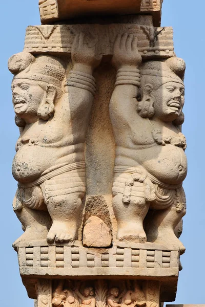 Stupa Westtor Zwerge Die Beide Säulen Stützen Weltkulturerbe Sanchi Madhya — Stockfoto