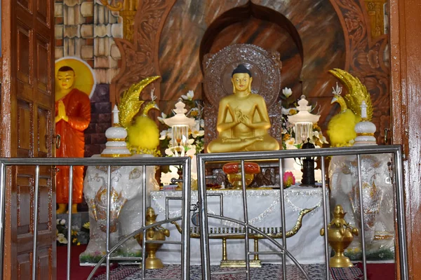 Estátua Buda Ouro Chetiyagiri Vihar Sociedade Mahabodhi Sri Lanka Sanchi — Fotografia de Stock