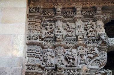 Batı kapısı olarak da bilinen Vadodara Bhagol 'a, Dabhoi, Gujarat, Hindistan' da bulunan putlar oyuldu.