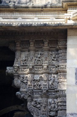 Batı kapısı olarak da bilinen Vadodara Bhagol 'a, Dabhoi, Gujarat, Hindistan' da bulunan putlar oyuldu.