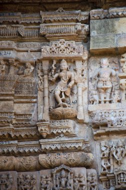 Doğu kapısı Hira Bhagol 'un mimarı Hiradhar, Dabhoi, Gujarat, Hindistan' da yer almaktadır.