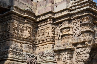 Doğu kapısı Hira Bhagol 'un mimarı Hiradhar, Dabhoi, Gujarat, Hindistan' da yer almaktadır.