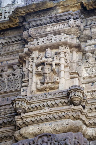 建築家にちなんで名付けられた東門の彫刻家ヒラ バゴル 英語版 インドのグジャラート州ダバイにあるヒラダール 英語版 — ストック写真