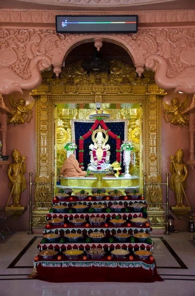 Lord Swaminarayan Idolo All Interno Del Tempio Swaminarayan Tempio Nilkanthdham — Foto Stock