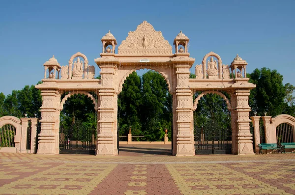 Carved Gateway Nilkanthdham Swaminarayan Храм Poicha Gujarat India — стокове фото