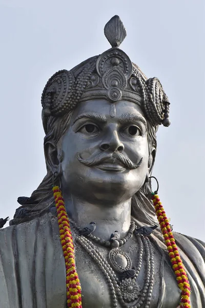 位于印度中央邦博帕尔Vip路1010 1060号的博伊国王统治的上湖的拉贾 32英尺高的特写镜头雕像 — 图库照片