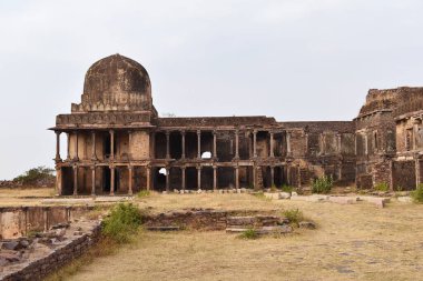Rani Mahal cephesi, bu korunmuş bir anıttır ve antik bir miras olan Raisen Kalesi, M.S. 11. yüzyılda inşa edilmiştir, Madhya Pradesh, Hindistan.