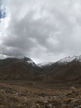 Khardung la Dağları Himalayalar Bulutları, Ladakh, Hindistan