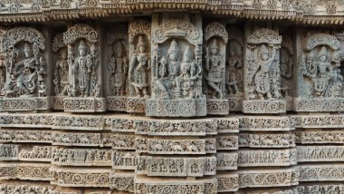 Hint Lordlarının Taş Heykeli Krishna, Vishnu, Lord Bramha Lakshminarsimha Tapınağı, Javagal, Hassan, Karnataka, Hindistan