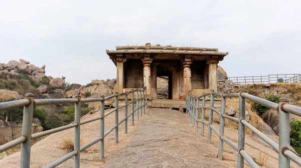 Vista Frontal Barandilla Entrada Del Templo Hidimbeswara Fortaleza Chitradurga Karnataka — Foto de Stock