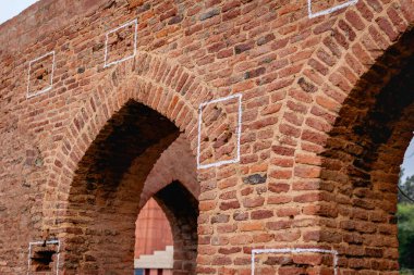 Altın Tapınak ya da geceleri Harmandir Sahib, Hindistan 'ın Pencap kentindeki Amritsar şehrinde bulunan Tanrı gurdwara' nın evi. Sidizm 'in önde gelen ruhani yeri