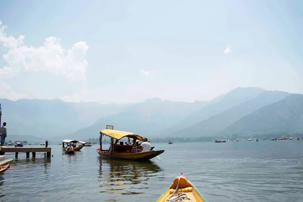 Shikara Spokojnym Dal Lake Jammu Kaszmirze Indie — Zdjęcie stockowe