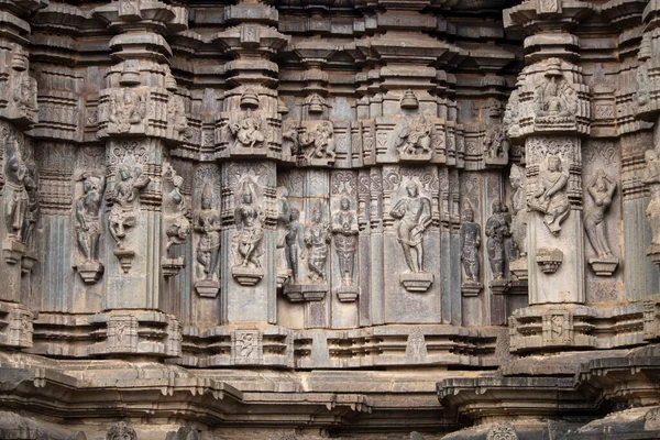 印度马哈拉施特拉邦科斯塔普尔 科拉普尔 科拉普尔的Shri Kopeshwar神庙柱子上的神像雕刻和世俗人物 — 图库照片