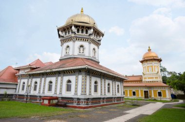 Shri Mahalasa Narayani Tapınağı tanrıça Mahalasa 'nın bir Hindu tapınağı, kendisini tanrı Vishnu, Mardol, Ponda, Goa, Hindistan' ın dişi avatarı Mohini olarak tanımlıyor.