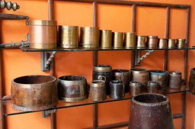 Goa Chitra Müzesi 'nde 4000' den fazla tarihi eser sergileniyor. Kurucusu ve yöneticisi Victor-Hugo Gomes, Benaulim köyü, Goa, Hindistan