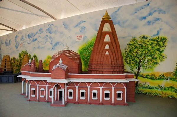 马哈拉施特拉邦 巴纳尔邦 萨默什瓦尔瓦迪寺12个Jyotirlingas中的一个 古吉拉特寺 德尔瓦卡 Nageshwar Jyotirlinga的复制品 — 图库照片