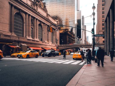 Manhattan Midtown 'da sarı taksiler