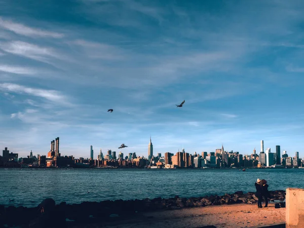 New York şehrinin ufuk çizgisine bak