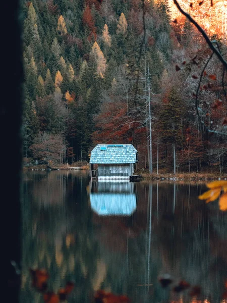 Early Autumn morning at the lake
