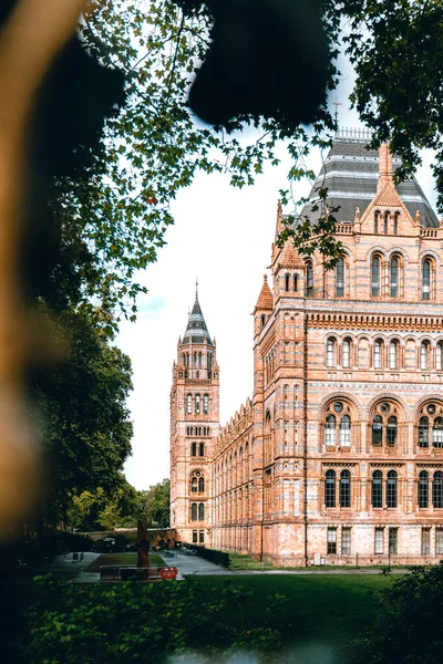 Londra 'daki eski güzel bina.
