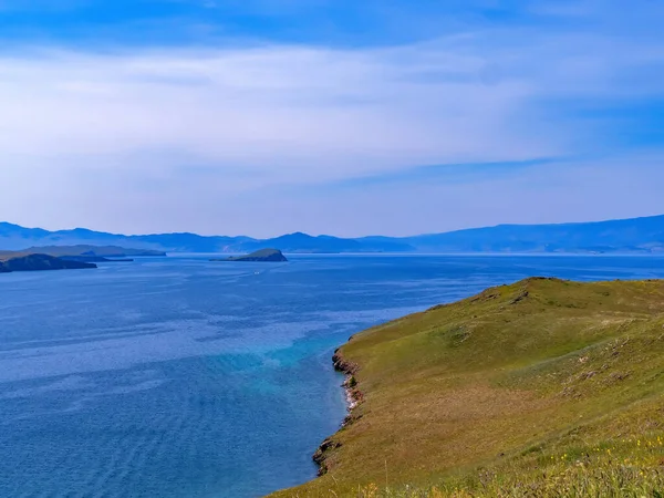 Άποψη Της Λίμνης Baikal Στη Φωτεινή Ηλιόλουστη Μέρα — Φωτογραφία Αρχείου