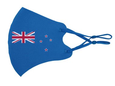 Mavi pamuk yeniden kullanılabilir kumaş koruyucu maske beyaz arka planda Yeni Zelanda bayrağı gibi görünüyor