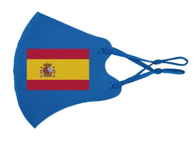 Mavi pamuk yeniden kullanılabilir kumaş koruyucu maske beyaz arka planda izole edilmiş İspanya Krallığı bayrağı gibi görünüyor.