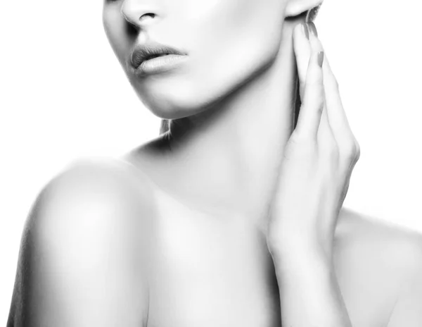 Hermosa Mujer Joven Piel Limpia Maquillaje Natural Aislado Fondo Blanco — Foto de Stock
