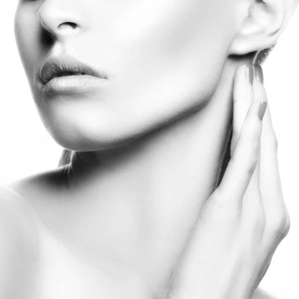 Hermosa Mujer Joven Piel Limpia Maquillaje Natural Aislado Fondo Blanco —  Fotos de Stock