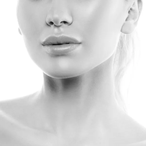 Porträt Der Schönen Weiblichen Modell Mit Sauberem Gesicht Isoliert Auf — Stockfoto